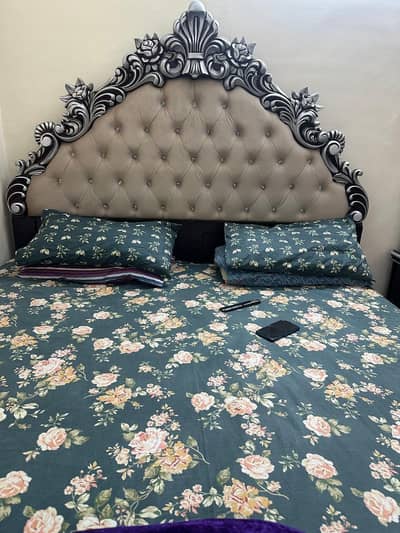 ful bed set 2 side table , 1 dressing table