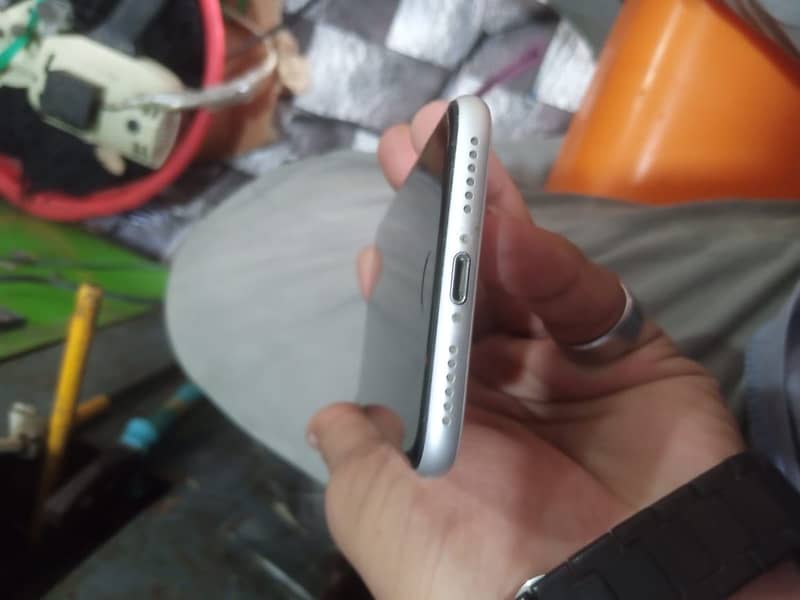 Apple iPhone SE 3