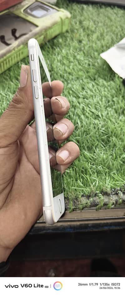 Apple iPhone 7