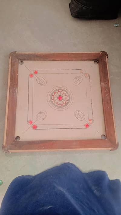 Carrom board