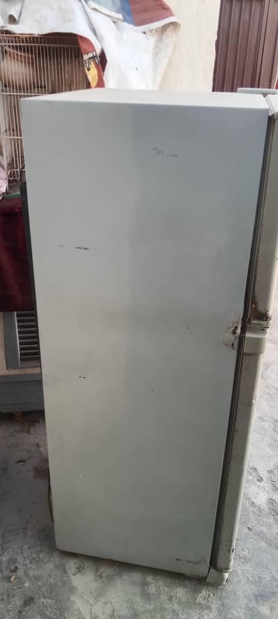 dawlance fridge medium
