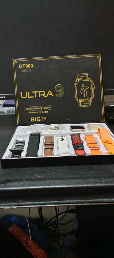 DT 900 Ultra Smartwatch | 10/8 Good Condition | Full Box & Charger