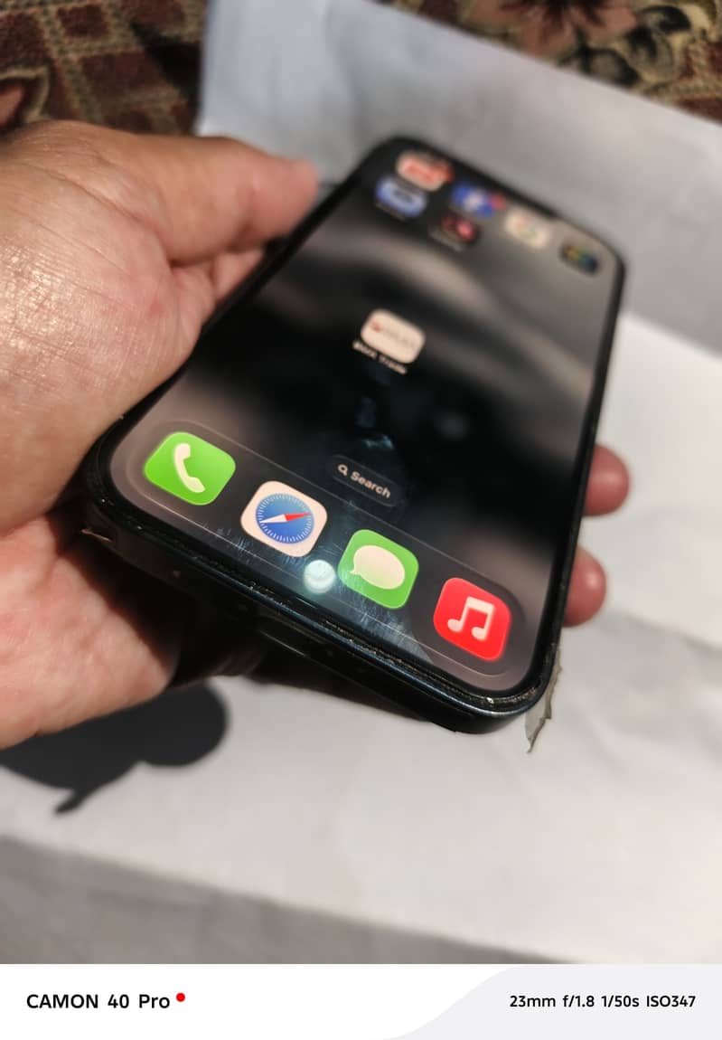 Apple iPhone 13 8