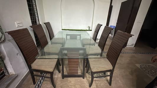 dining table with 6 chairs one month used only