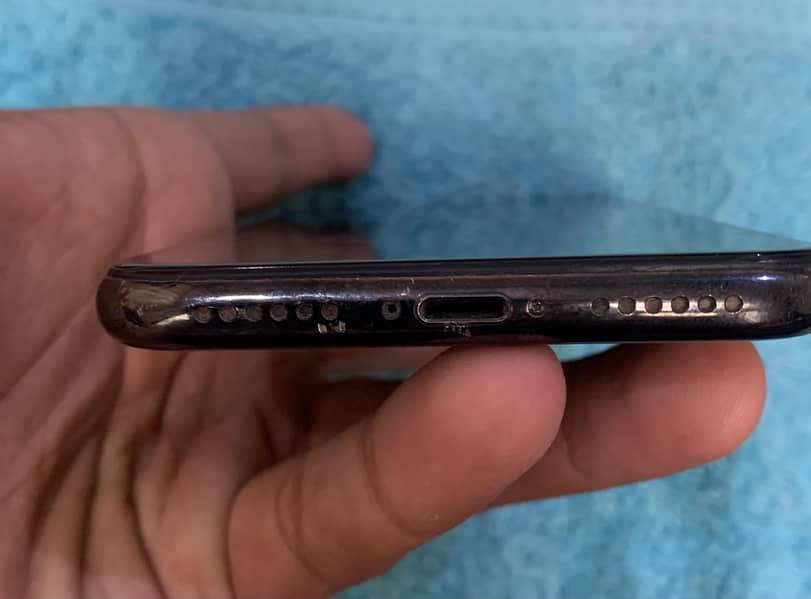 Apple iPhone X 4