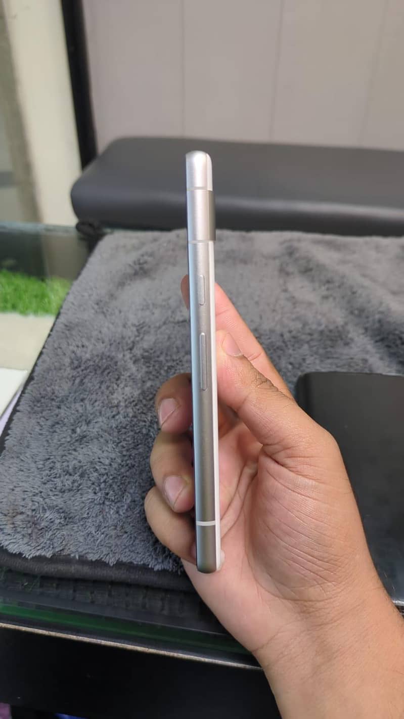 Google Pixel 7a 2