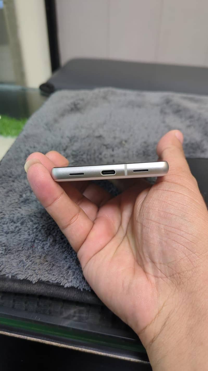 Google Pixel 7a 4