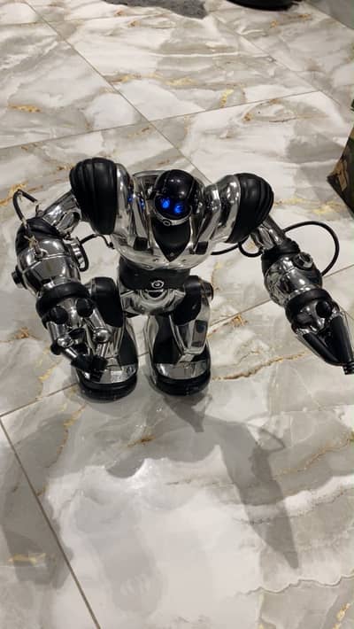 WowWee robosapien humoid robot