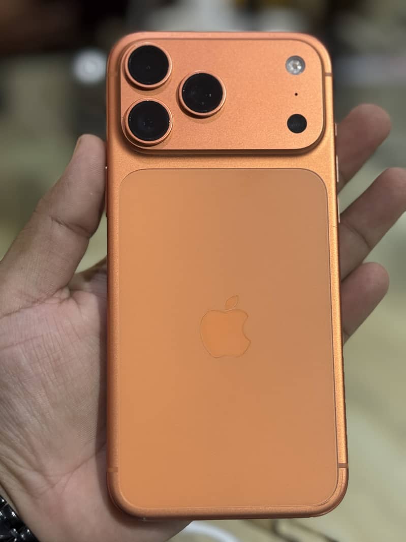 Apple iPhone 17 Pro Max 1