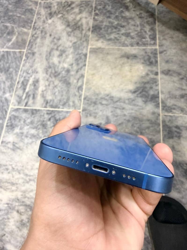Apple iPhone 13 4
