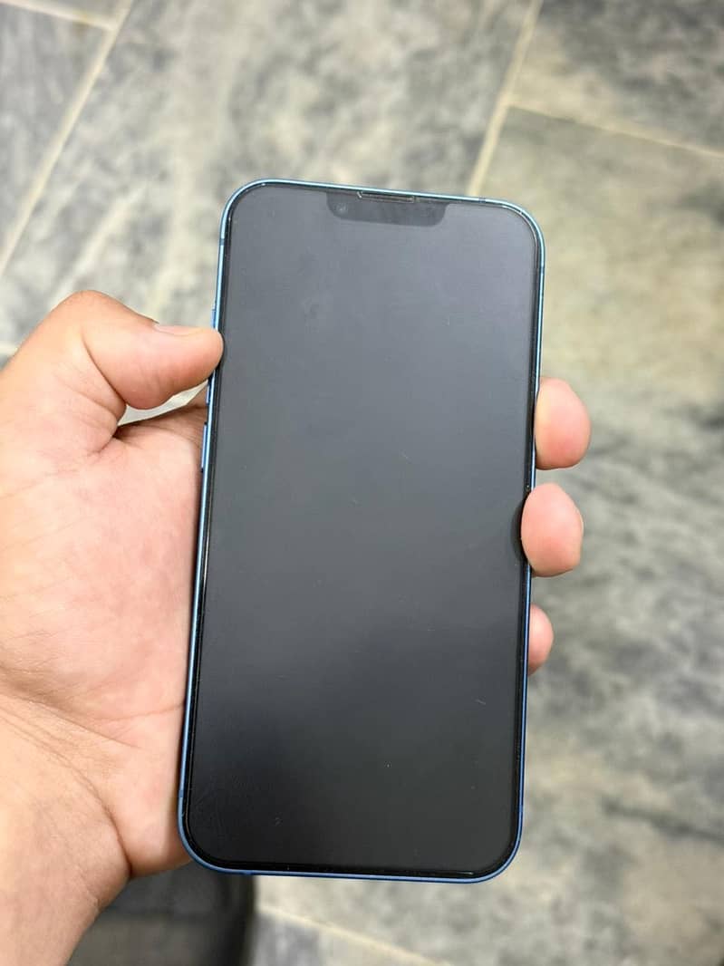 Apple iPhone 13 5
