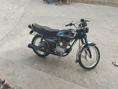 bilkul new bike ha 8000 chali ha