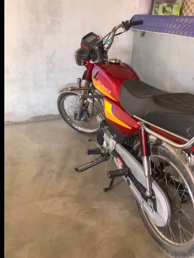 Honda c70 bike hai 2004 model jis bhai ko smj hay rabta kary thanks