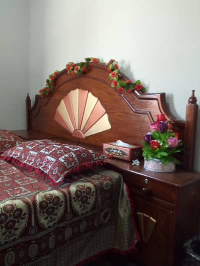 wooden bed showcase drasing table set  for sel (good condition)