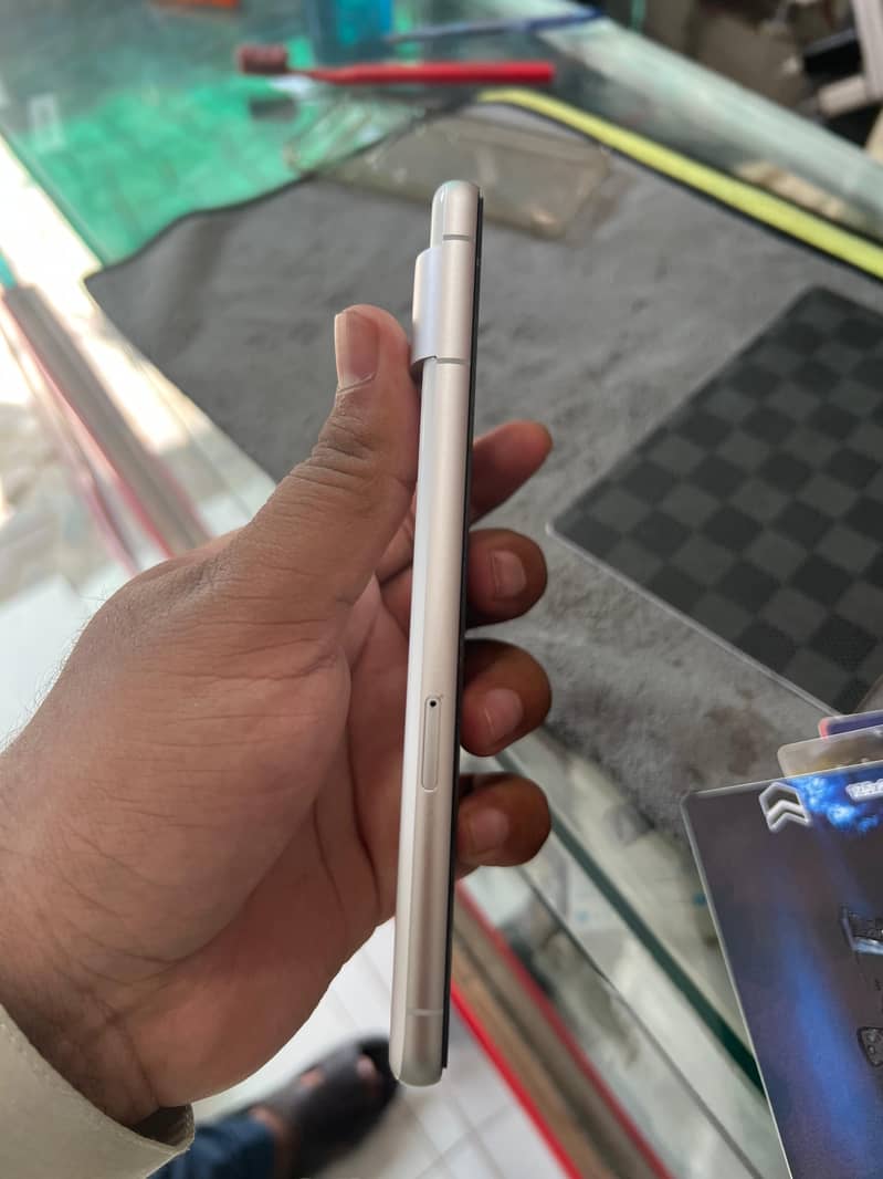 Google Pixel 7 4