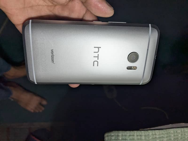 HTC 10 4