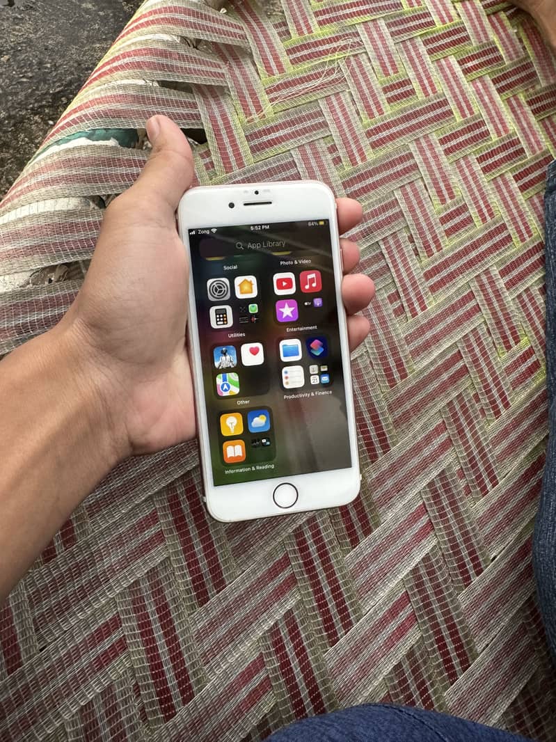 Apple iPhone 7 0