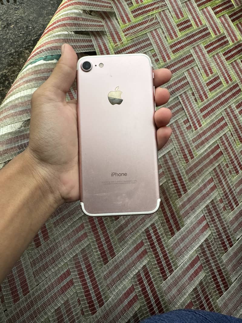 Apple iPhone 7 1