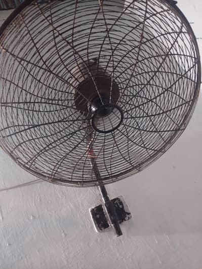 FULL size fan wall fan good working. 220v 03122,810,637