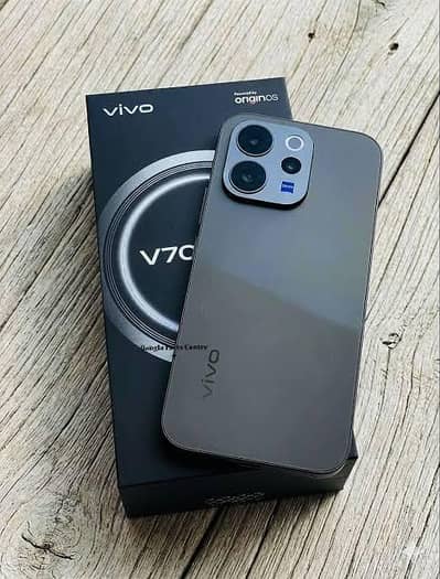 Vivo v70 12/256 brand new