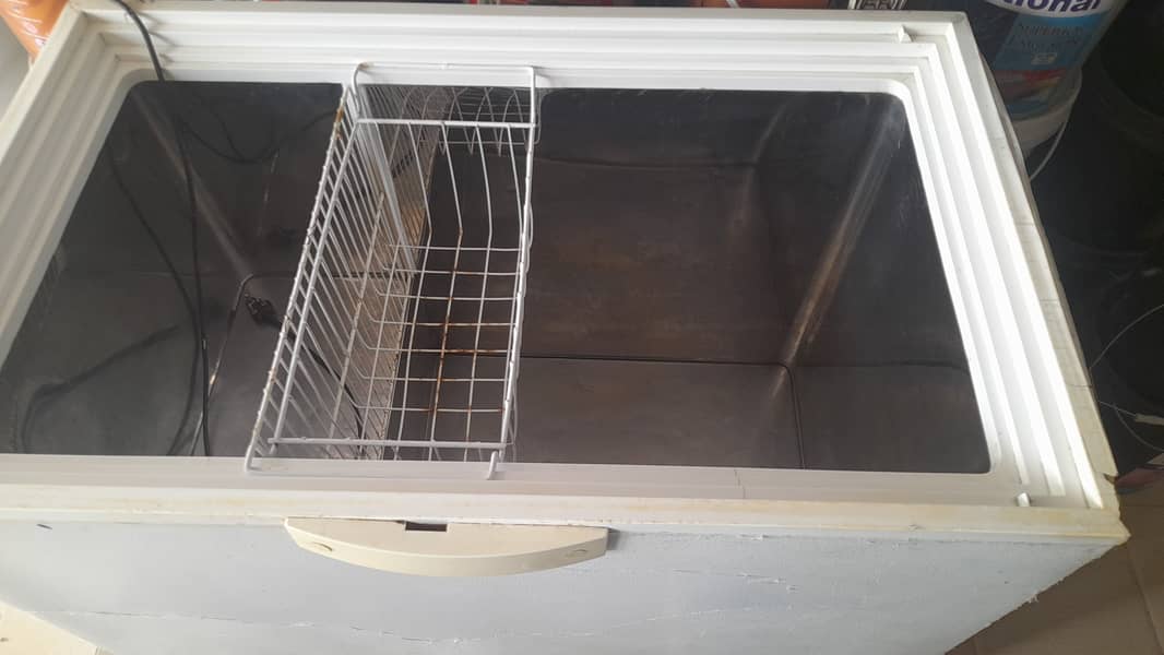 Waves deep freezer 1