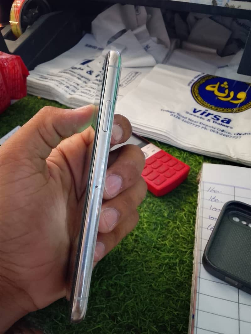 Apple iPhone X 3