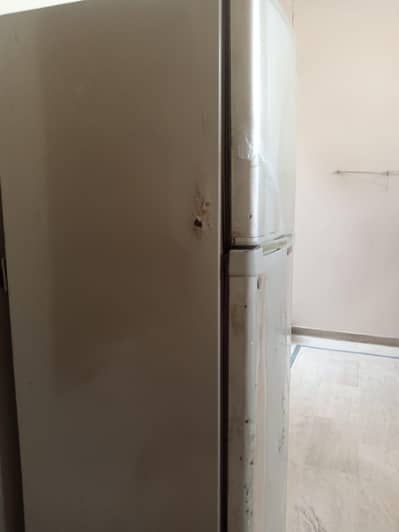 dawlance full size fridge in SURJANi