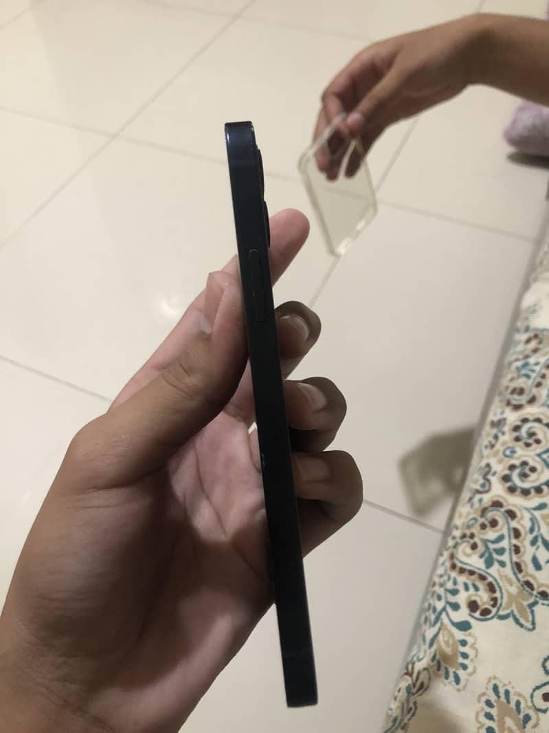 Apple iPhone 12 3