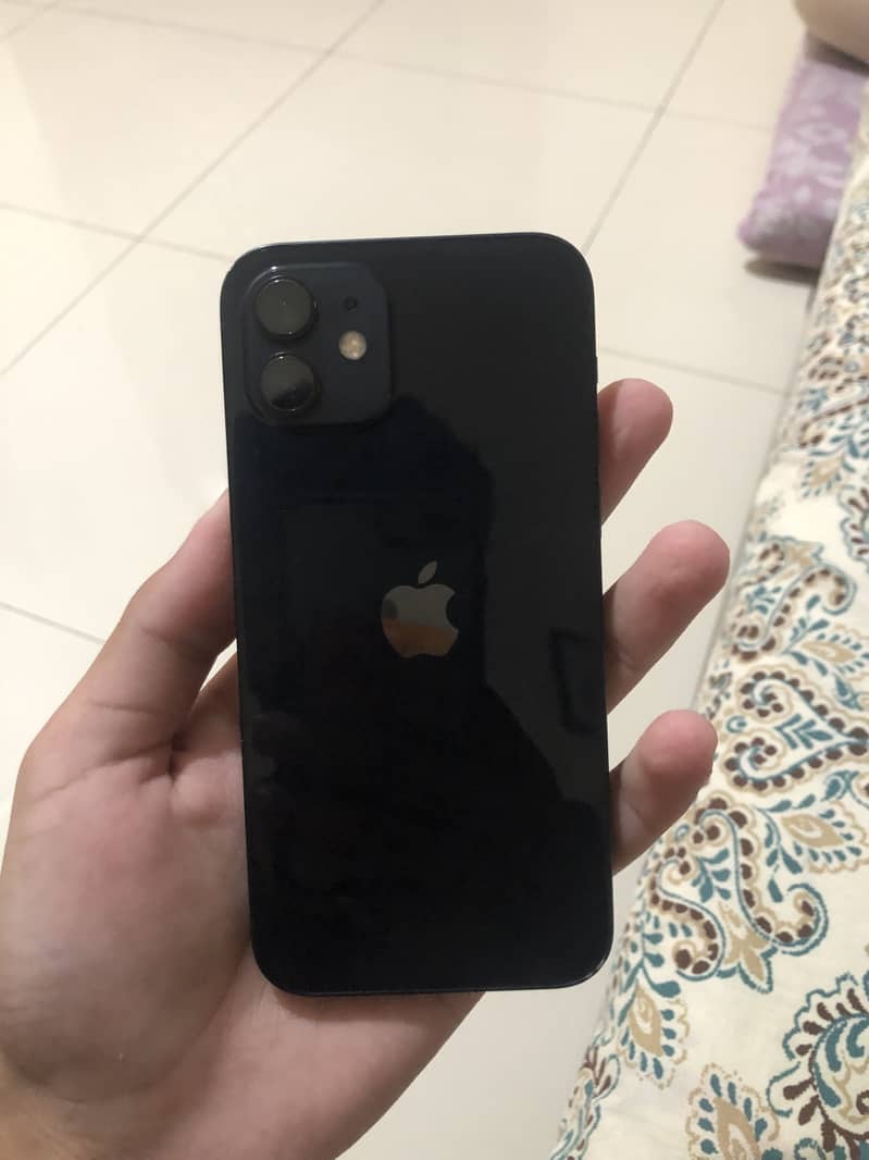 Apple iPhone 12 4