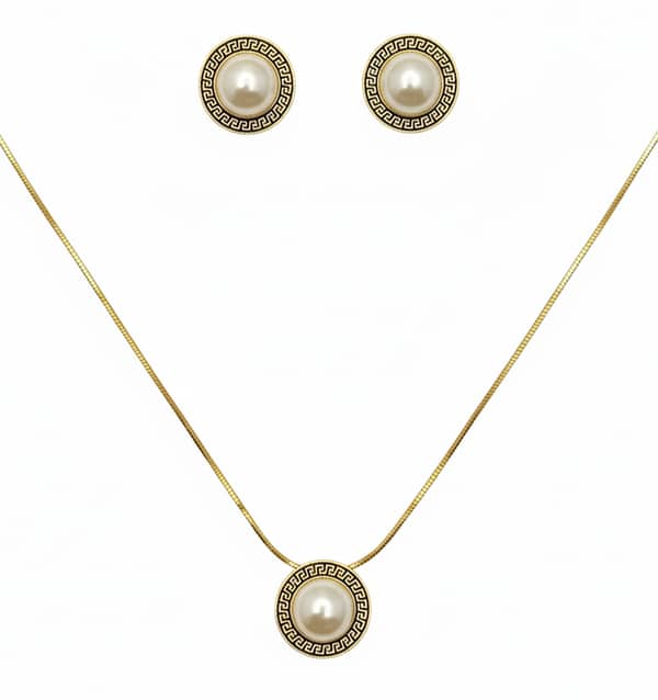 V Inspired Pearl Round Locket Set