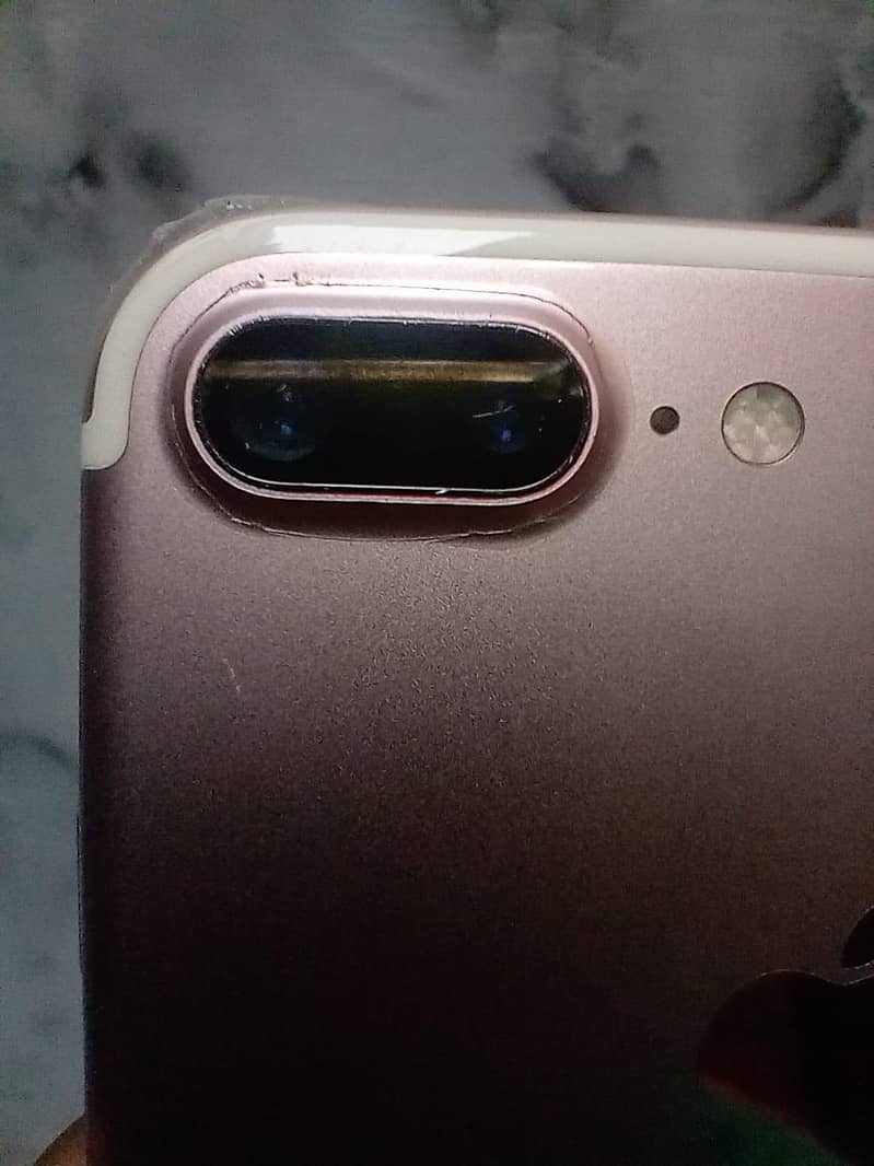 Apple iPhone 7 Plus 0