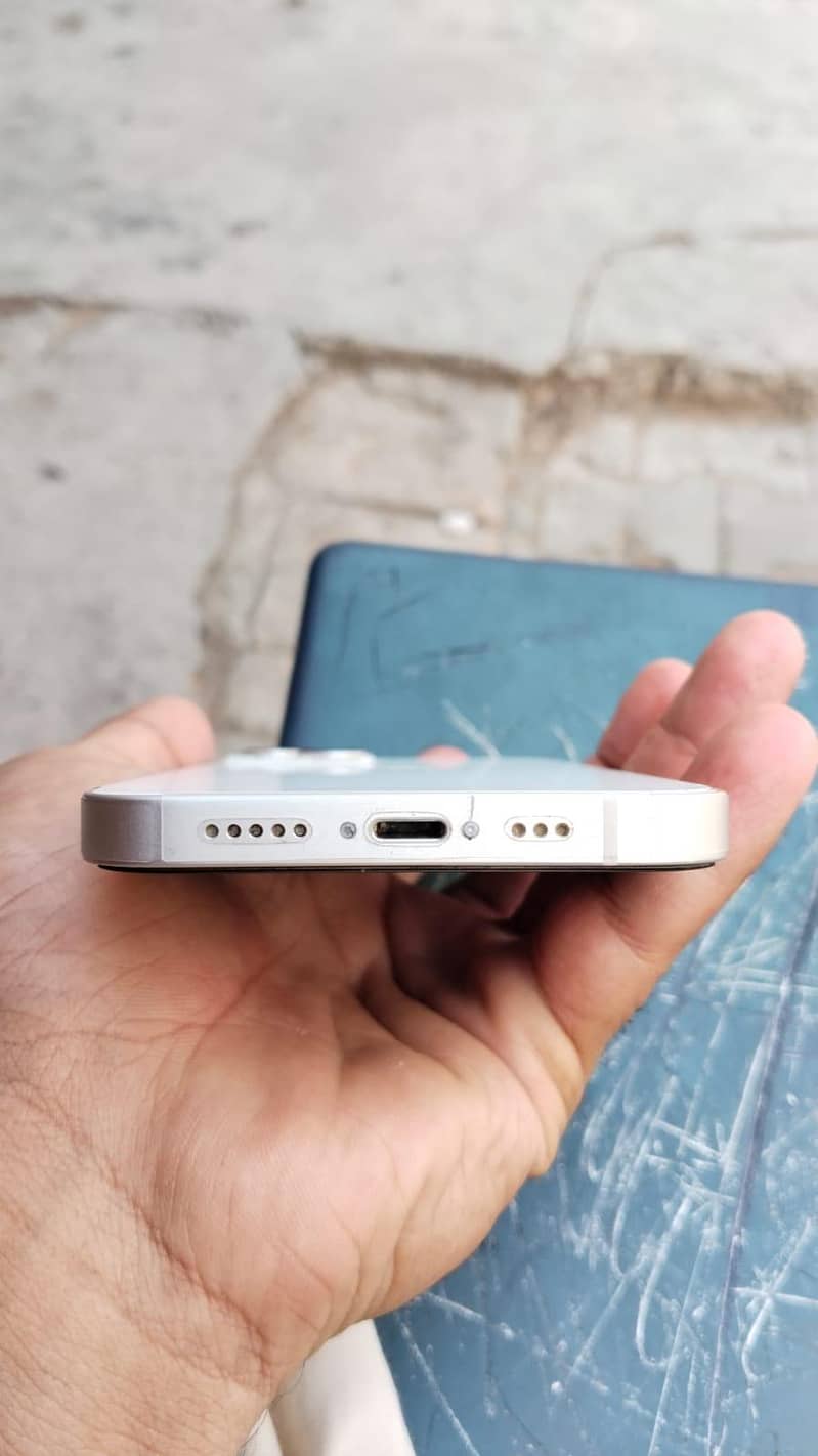 IPHONE 13 4