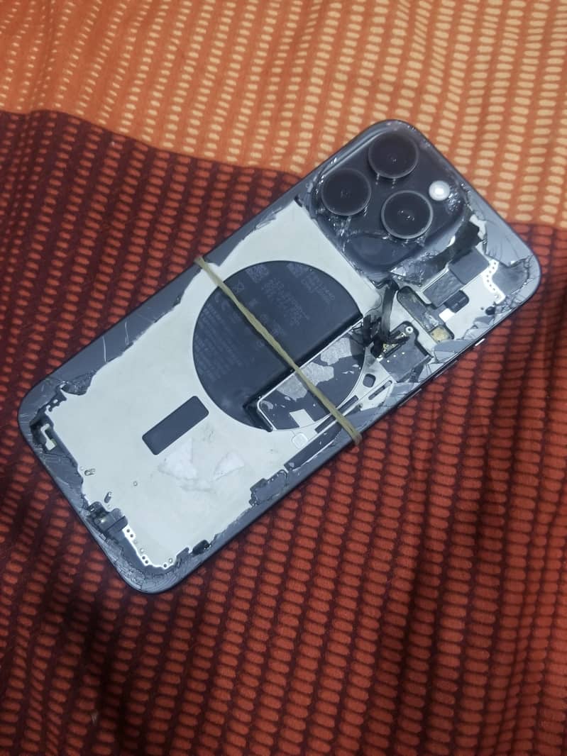 Apple iPhone 15 Pro Max 0
