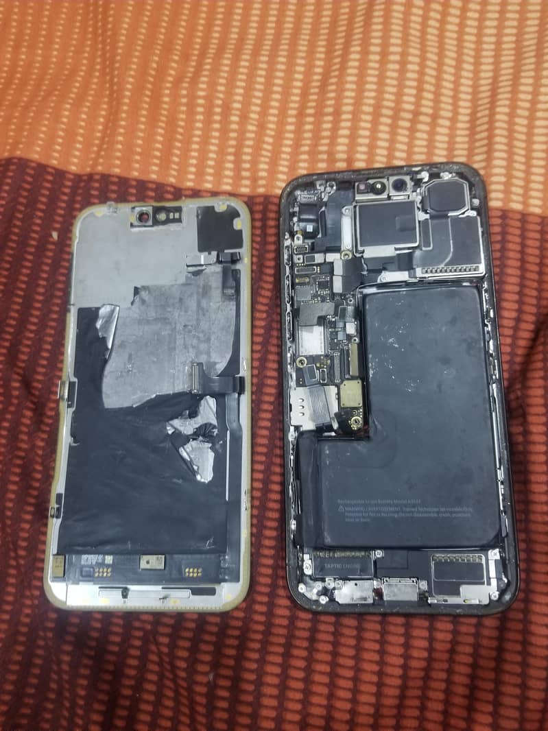 Apple iPhone 15 Pro Max 2