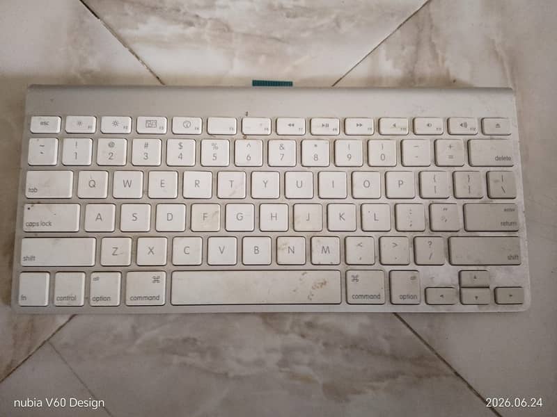 Apple wireless keyboard 0