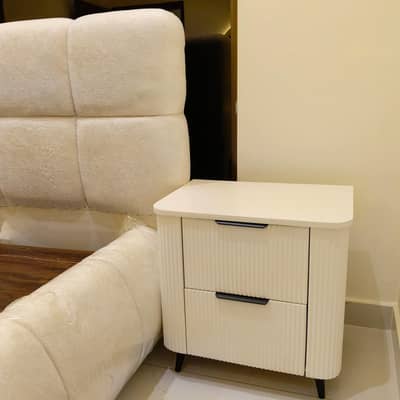 Double bed sidetable dressing