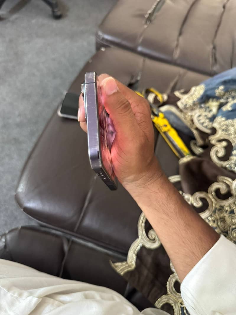 Apple iPhone 14 Pro Max 0