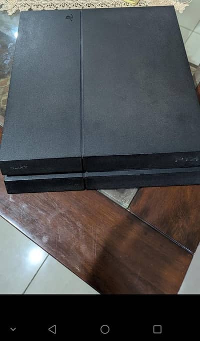 ps4 fat in new condition with free gifts.