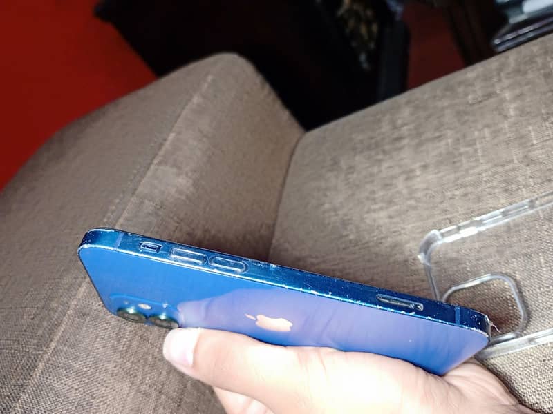 Apple iPhone 12 3