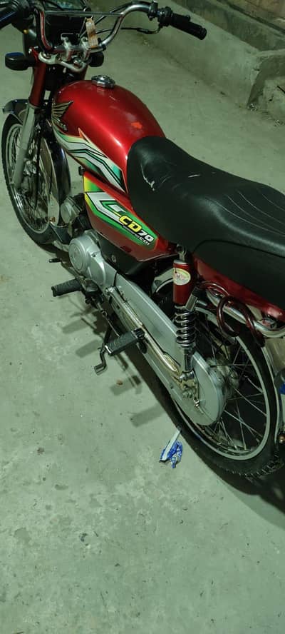Honda 70 cc bike 2015:full ok lush condition