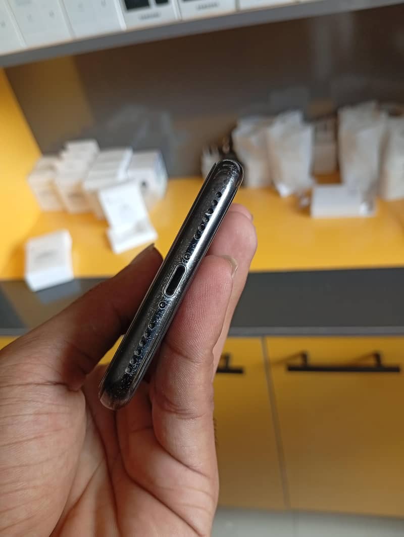 Apple iPhone X 3