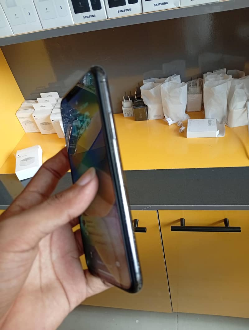 Apple iPhone X 4