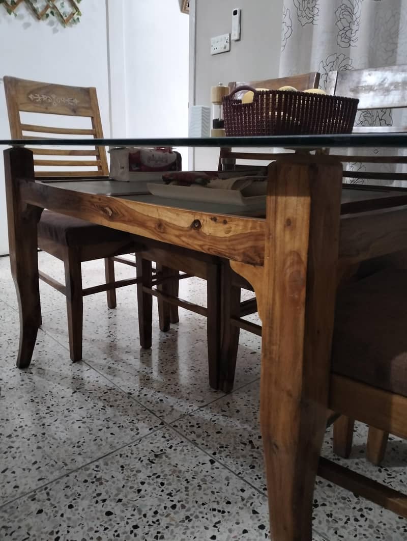 Dinning table 0