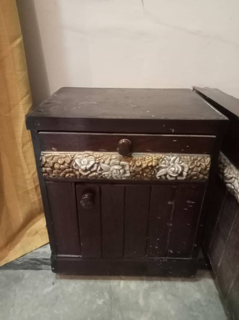 double bed one side table 2