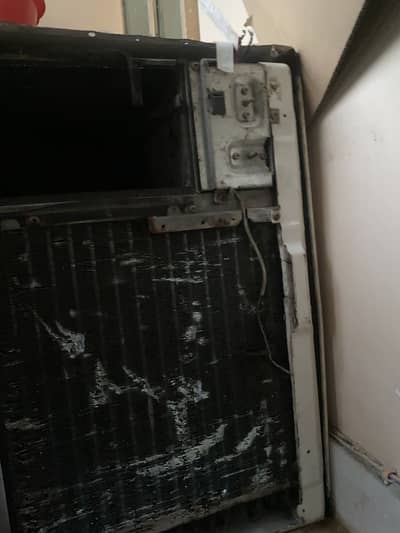 Used 0.75 ton Window AC for sale