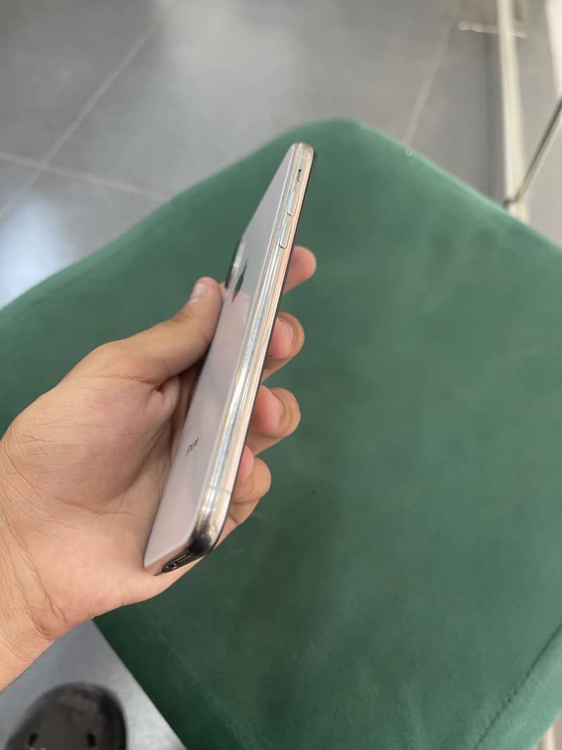 Apple iPhone X 3