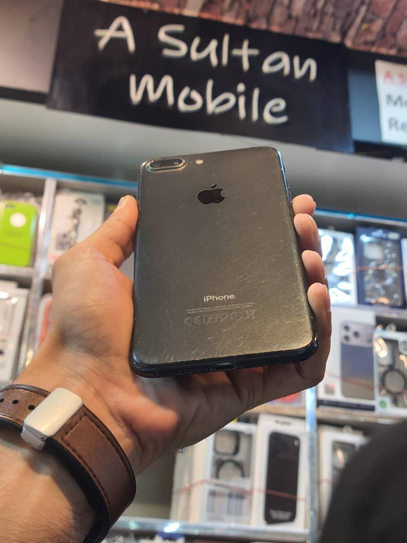 Apple iPhone 7 Plus 2