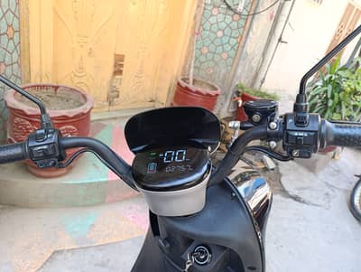 Evee electric scooter for sale all okay 2 key urgent sale need for mo