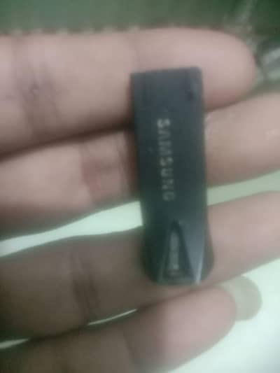 usb olignal smsmng ki hai 3 ak 8gb hai 2 32 ki hai
