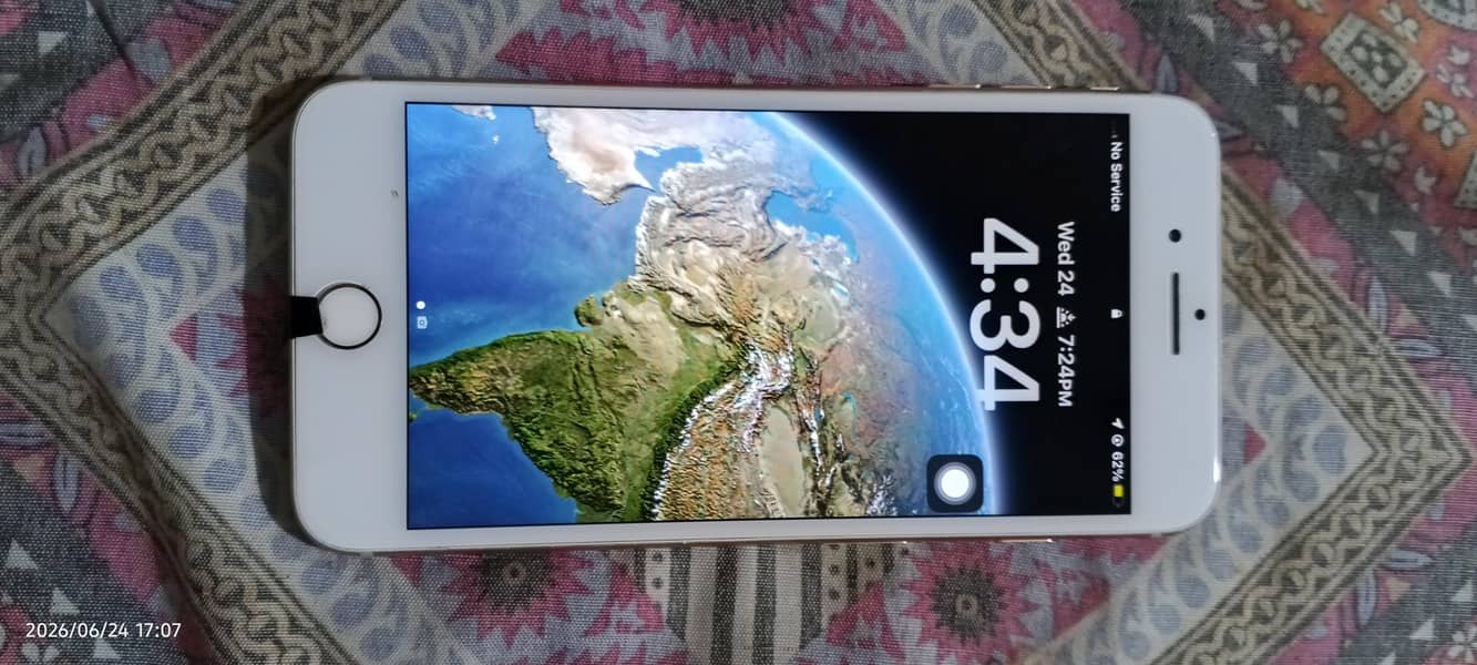 Apple iPhone 8 Plus and Samsung c9 pro 6